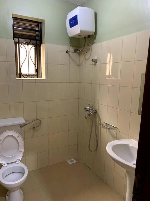 Cozy 2-Bedroom Apartment Within City Limits. Kampala Extérieur photo